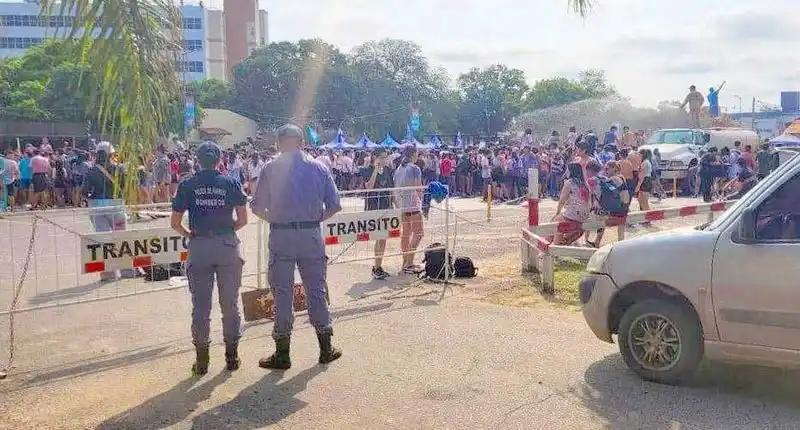 Tras la guerra de colores, estudiantes protagonizaron 
grescas en el microcentro; hay cuatro lesionados leves