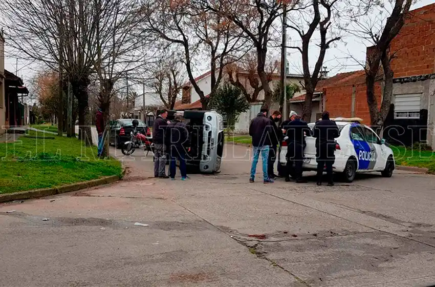 Choque y vuelco en Villa Primera