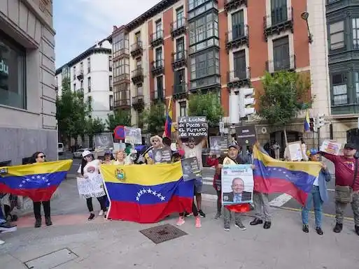 Venezolanos en Bilbao piden por la libertad de los presos políticos y los vascos detenidos por el régimen de Maduro