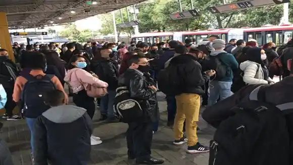DISTANCIAMIENTO SOCIAL CERO: Transmilenio en Bogotá es un CAOS en plena cuarentena