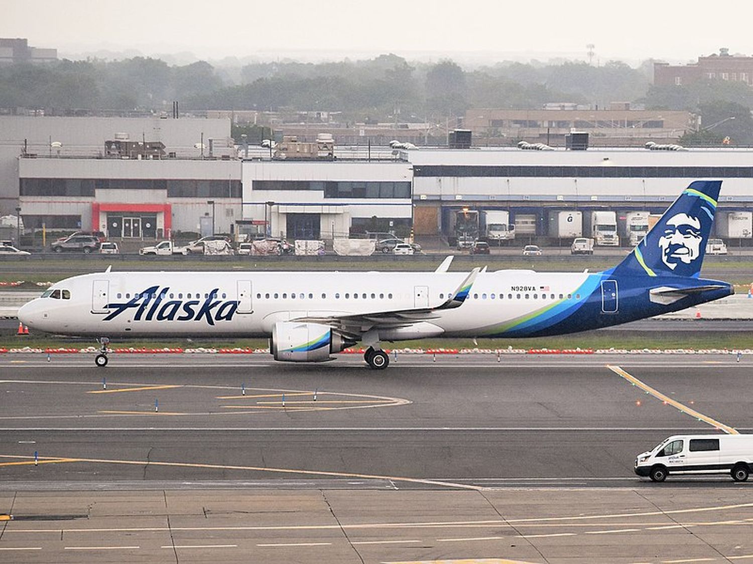 Alaska Airlines expands West Coast network with five new routes