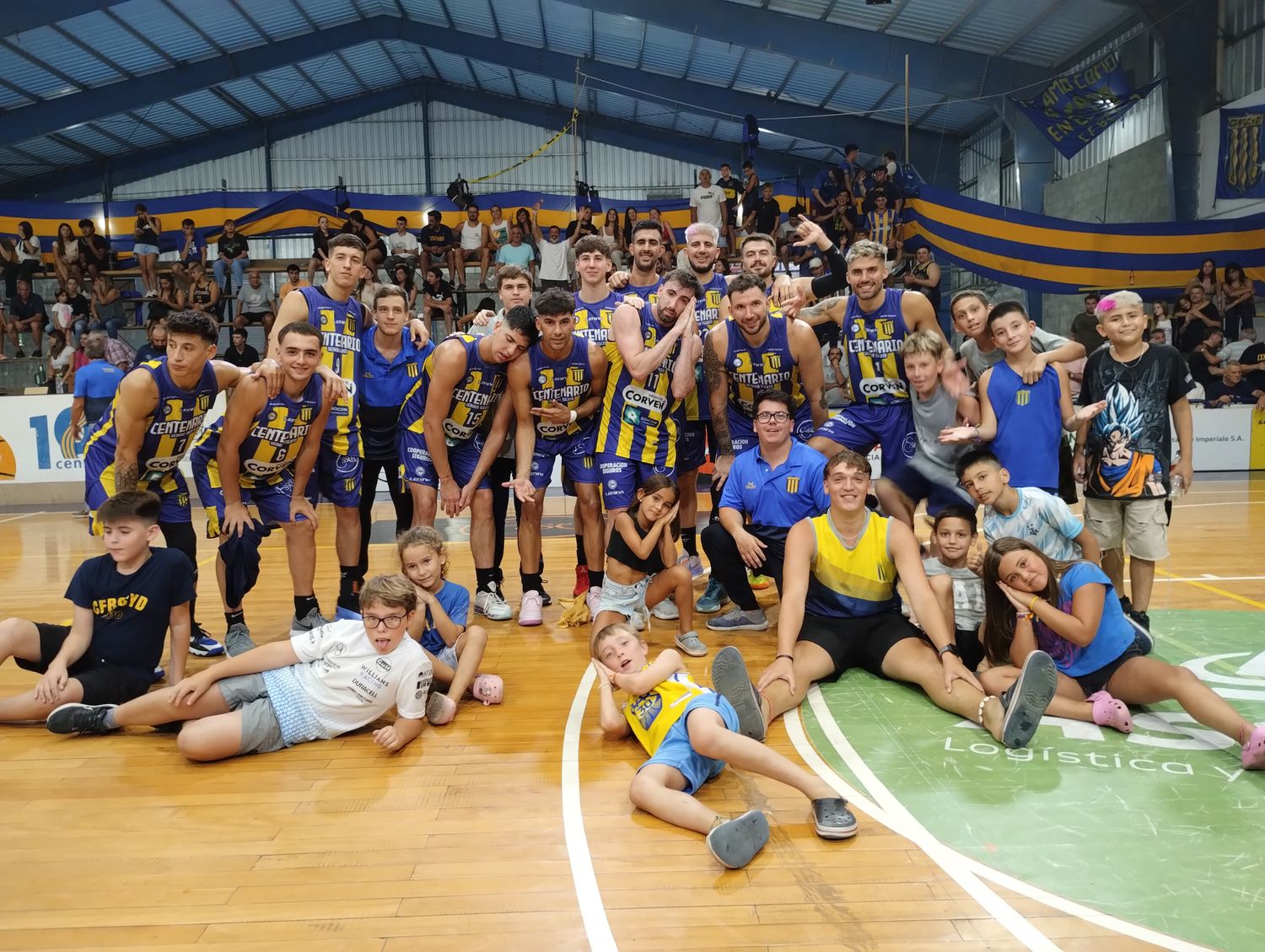 La Fiebre festejó en el comienzo del nuevo torneo ante su gente. Foto: Fabián Gallego.