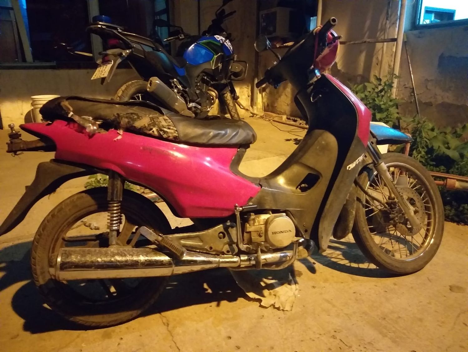 La moto fue secuestrada y derivada a la comisaría junto con el conductor.