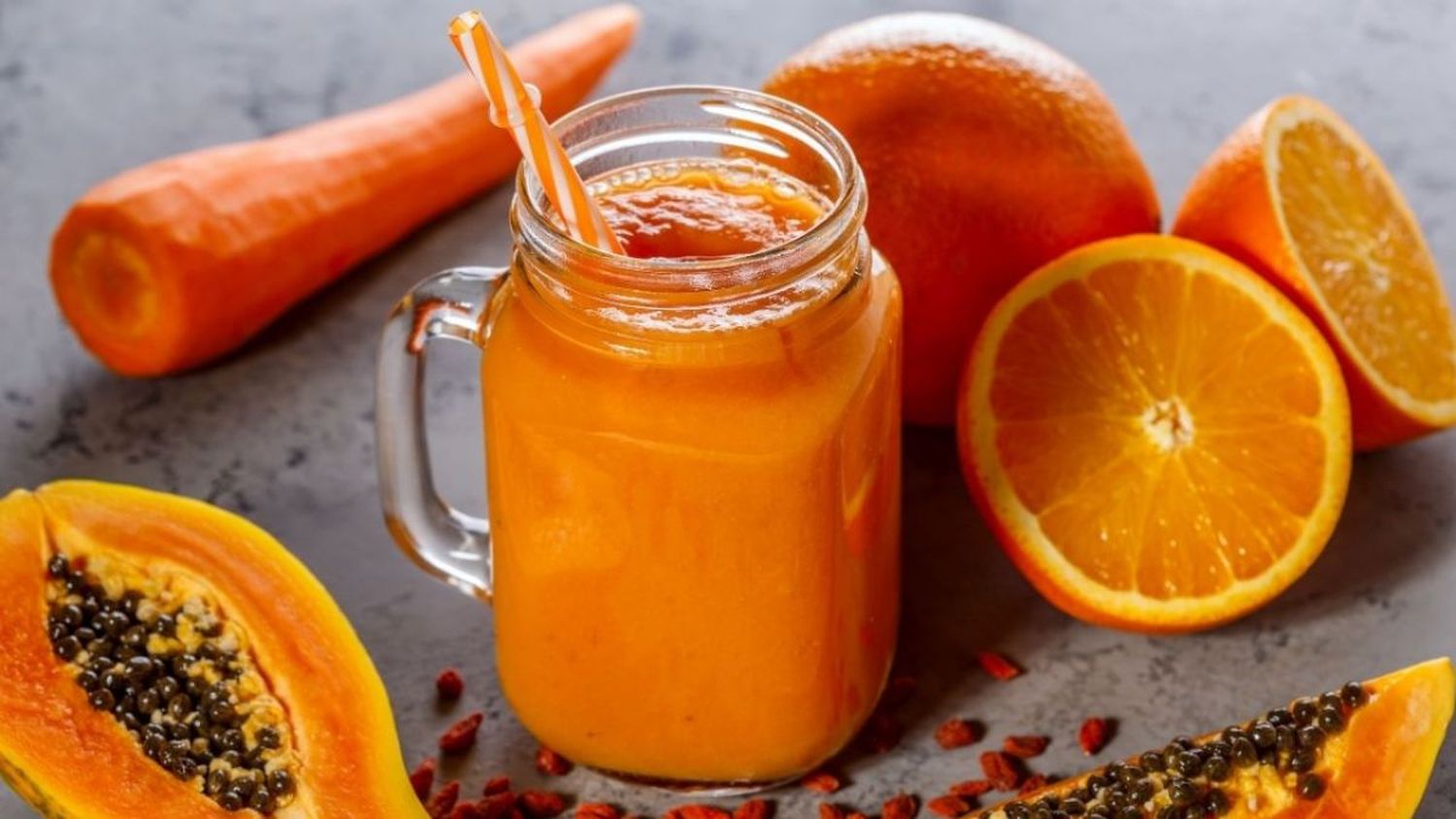 Licuado de papaya y zanahoria para limpiar el colon