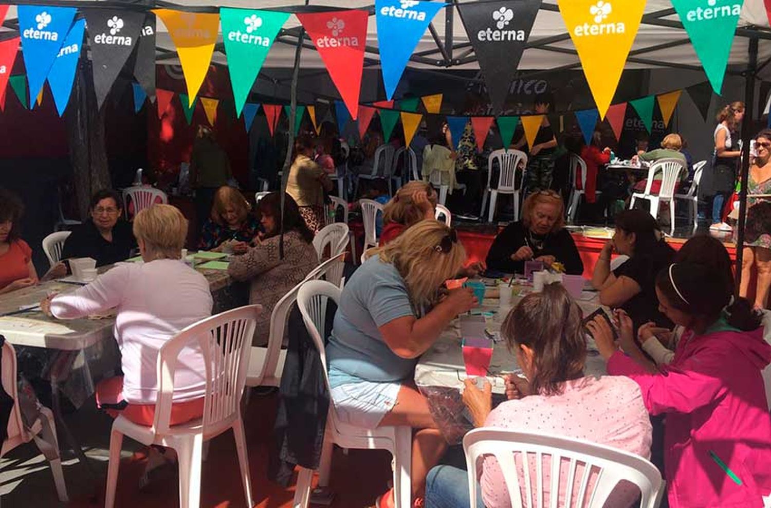 El taller de pintura protagonizó la mañana de Espacio Clarín