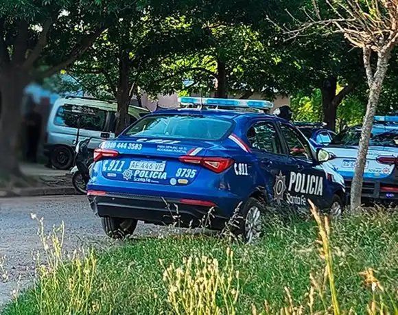 Violento enfrentamiento en barrio 2 de Abril: un hombre fue baleado en medio de un tiroteo
