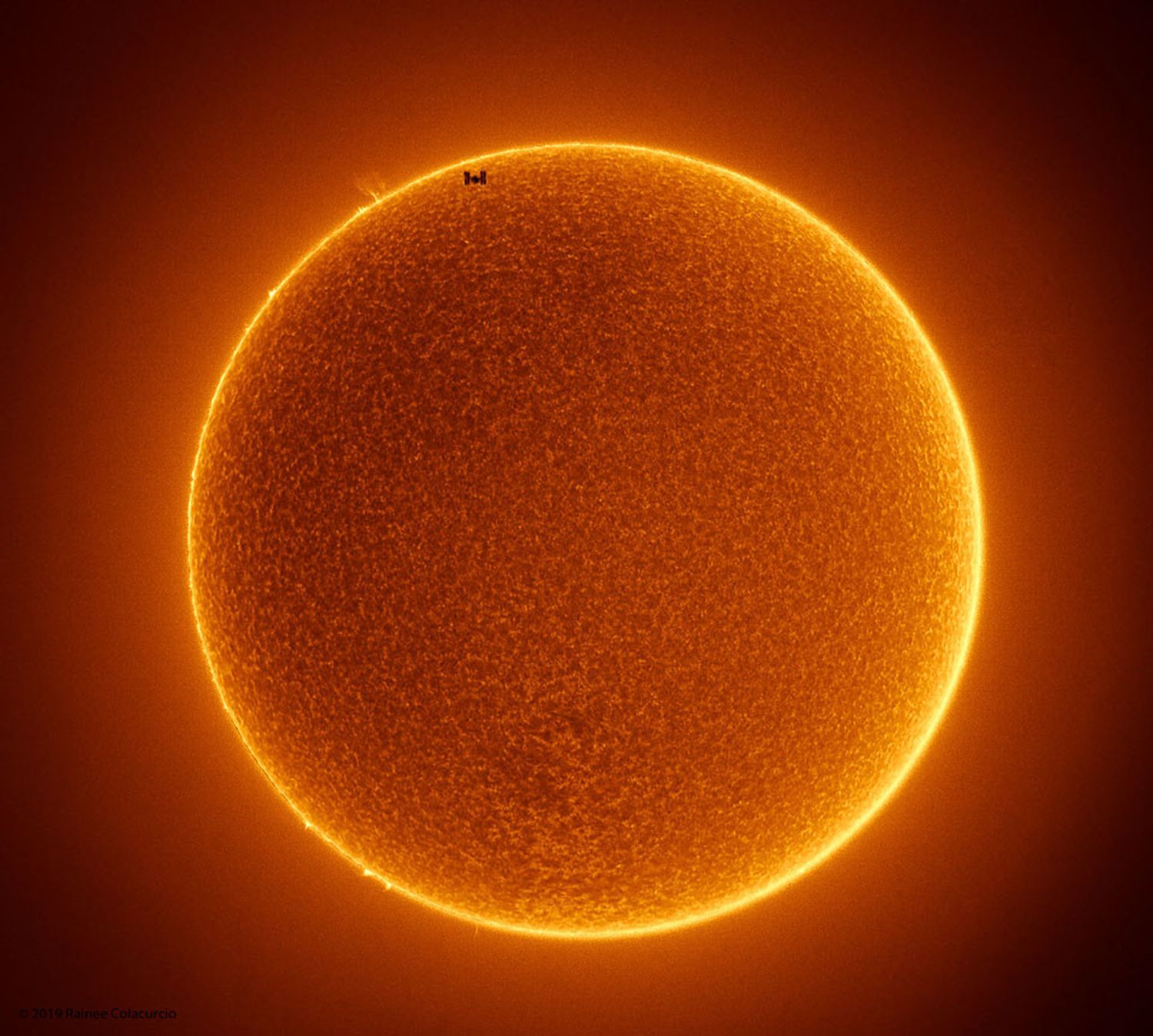 La NASA publica el impresionante paso de la Estación Espacial Internacional por delante del Sol