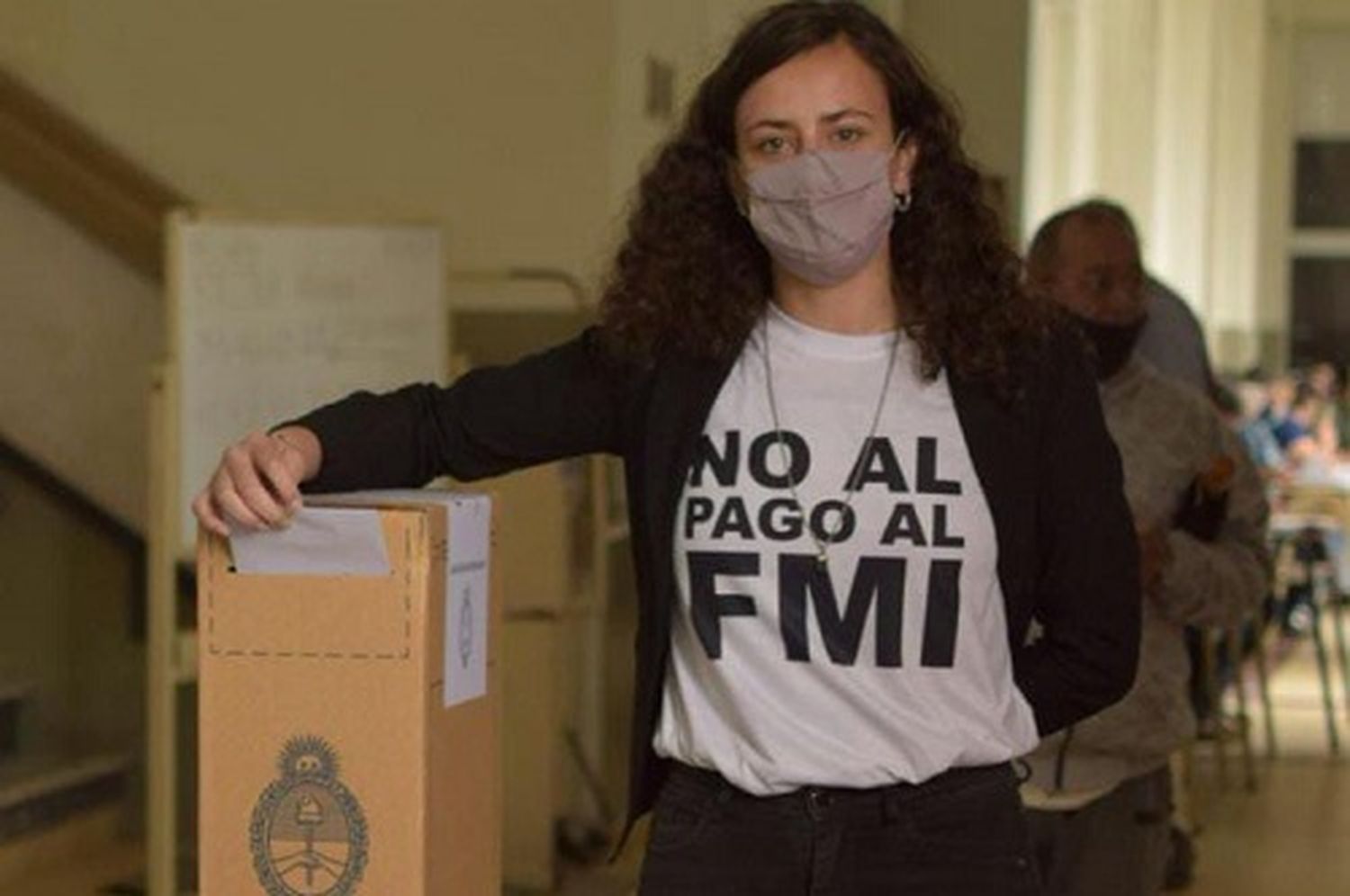 Sufragó Nadia Burgos, la candidata entrerriana de la izquierda