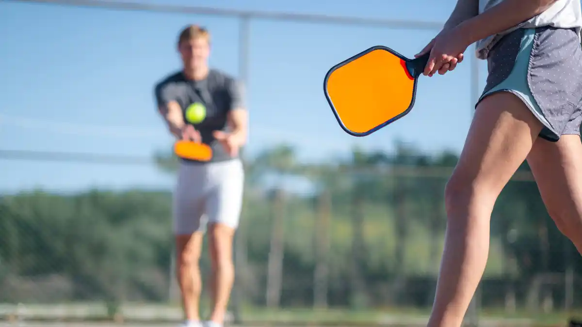 Tonifica, quema calorías y es ideal para todas las edades: el pickleball ya es furor en Estados Unidos y promete conquistar al mundo/ DeporteGlam