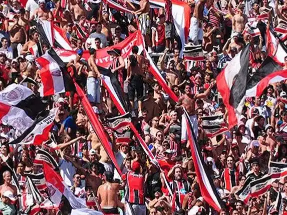 La guerra por manejar la barra brava de Chacarita.