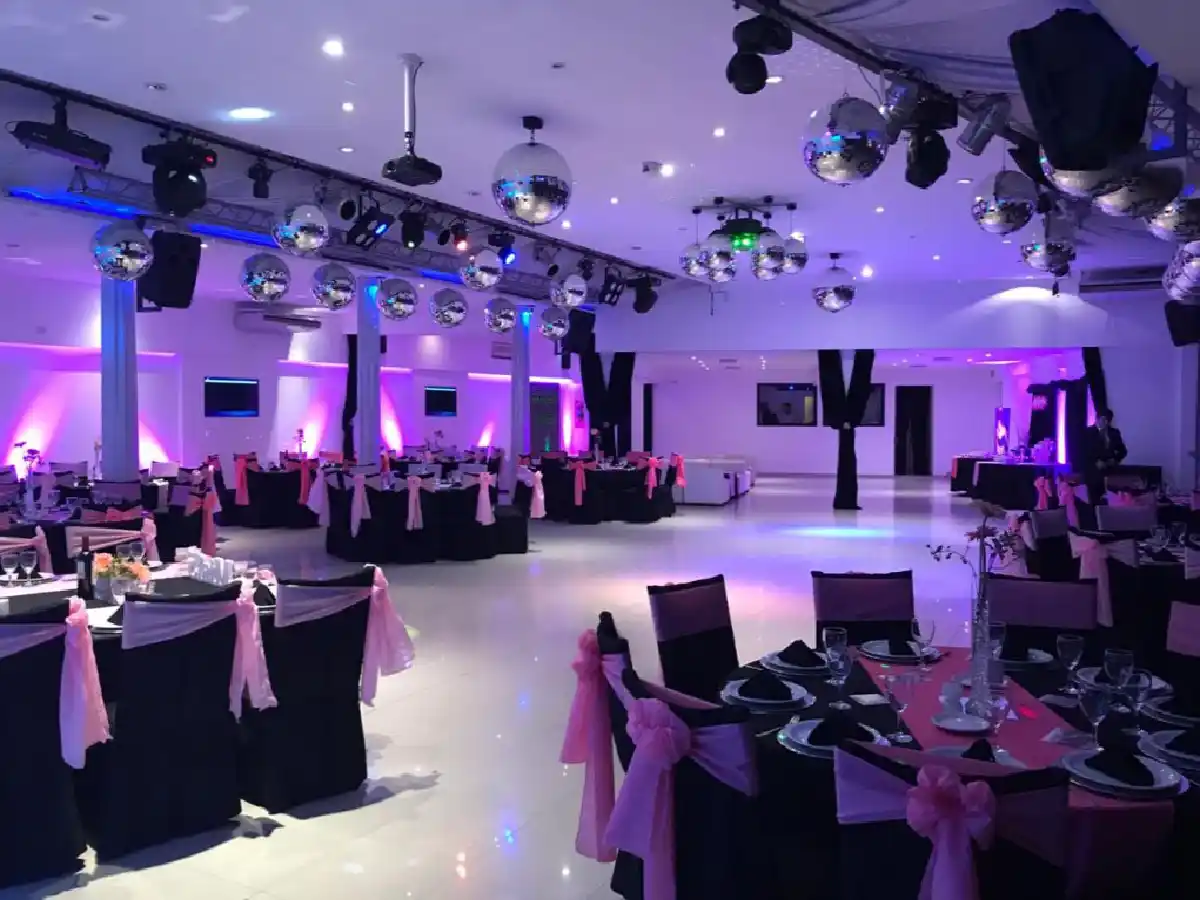 La Provincia habilitó salones de fiestas con 40% de aforo