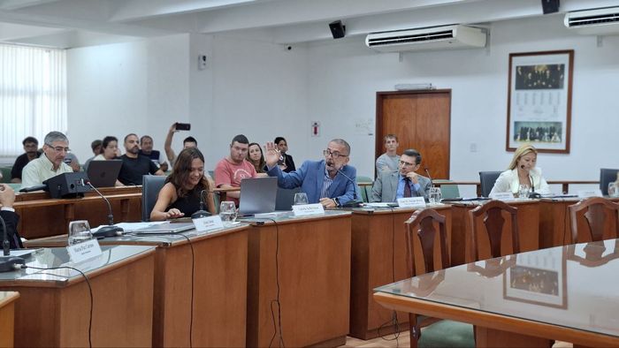 Elecciones vecinales: el Concejo resolvió revocar dos listas en medio de un fuerte debate político - 1