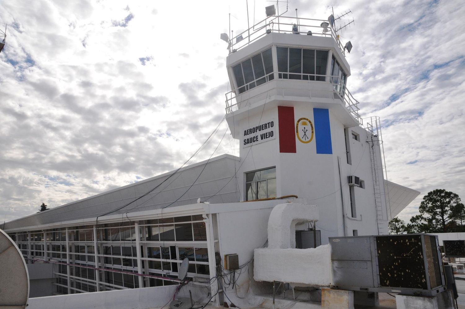 El aeropuerto de Sauce Viejo sumó nuevas frecuencias de vuelos hacia Buenos Aires