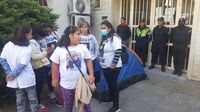 Tras la respuesta de la Jueza Aracil, la familia Simón decidió acampar en Tribunales