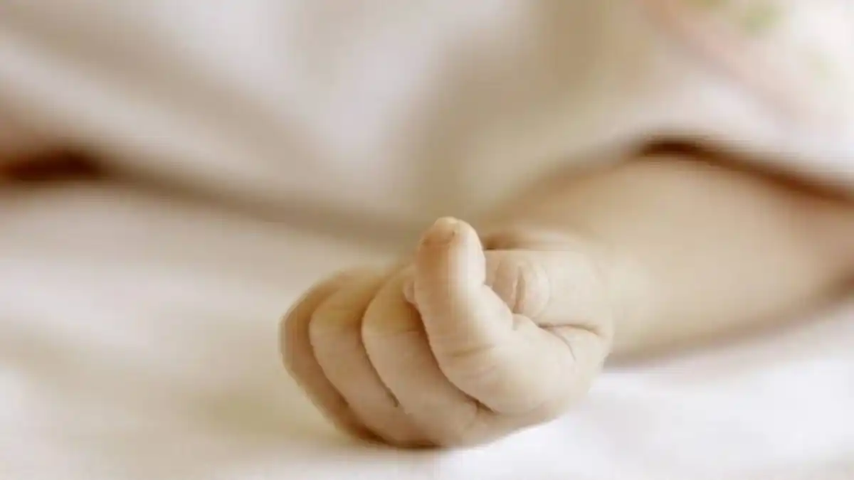 CON UNA TIJERA una adolescente asesinó a su bebé luego de dar a luz y lo lanzó por la ventana del baño en Guárico