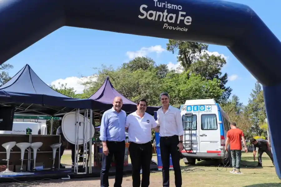 El gobernador Perotti participó del inicio del Rally del Jaaukanigás