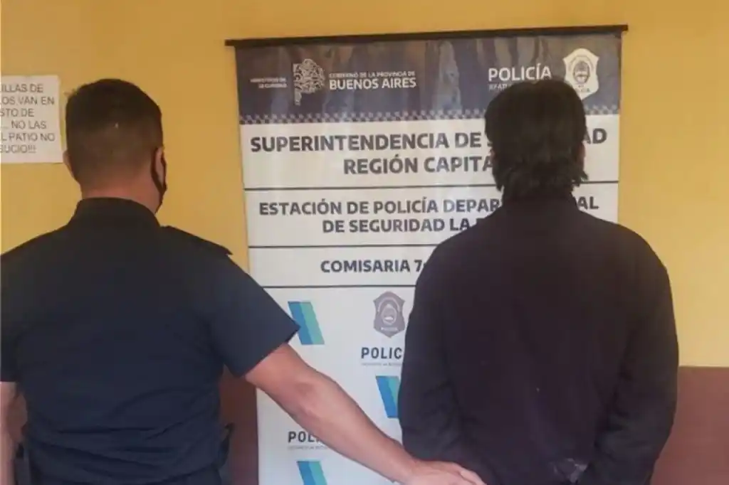 Un hombre mantuvo cautivas a una mujer y a su hija durante tres años