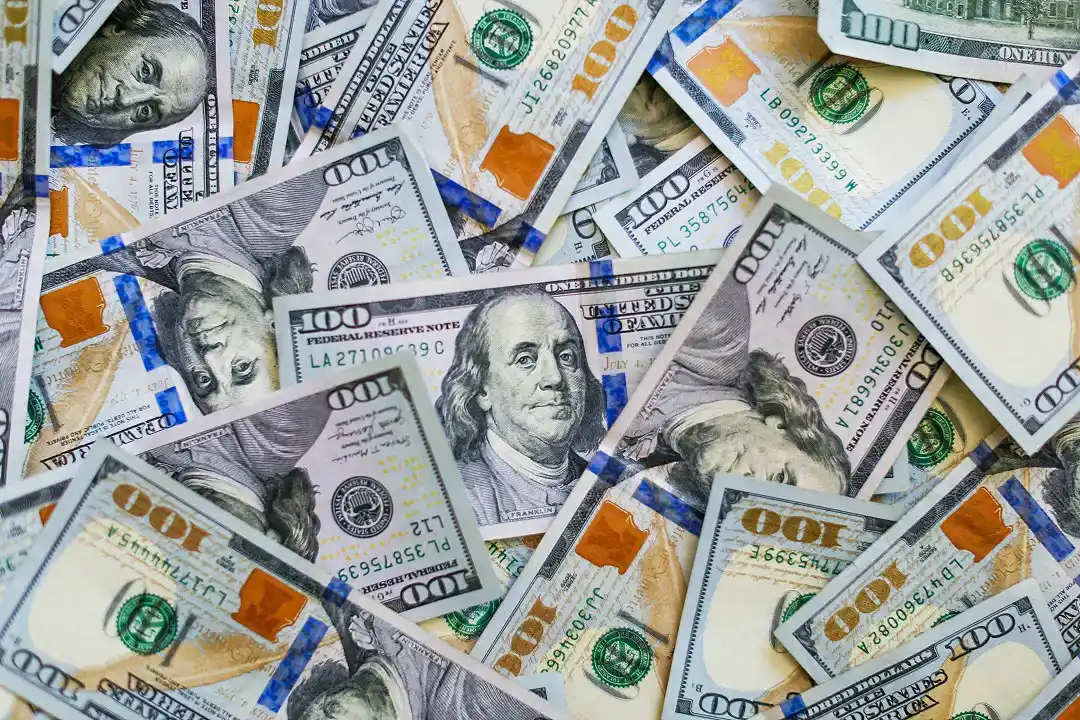 El dólar blue cierra a la baja tras subir 40 pesos la semana pasada