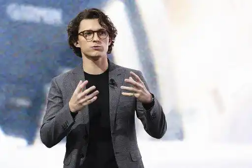 Tom Holland, el novio de Zendaya protagonista de Euphoria, también ganó. Foto AFP