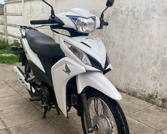 "Me cortaron las piernas": el relato de una vecina que sufrió el robo de su moto