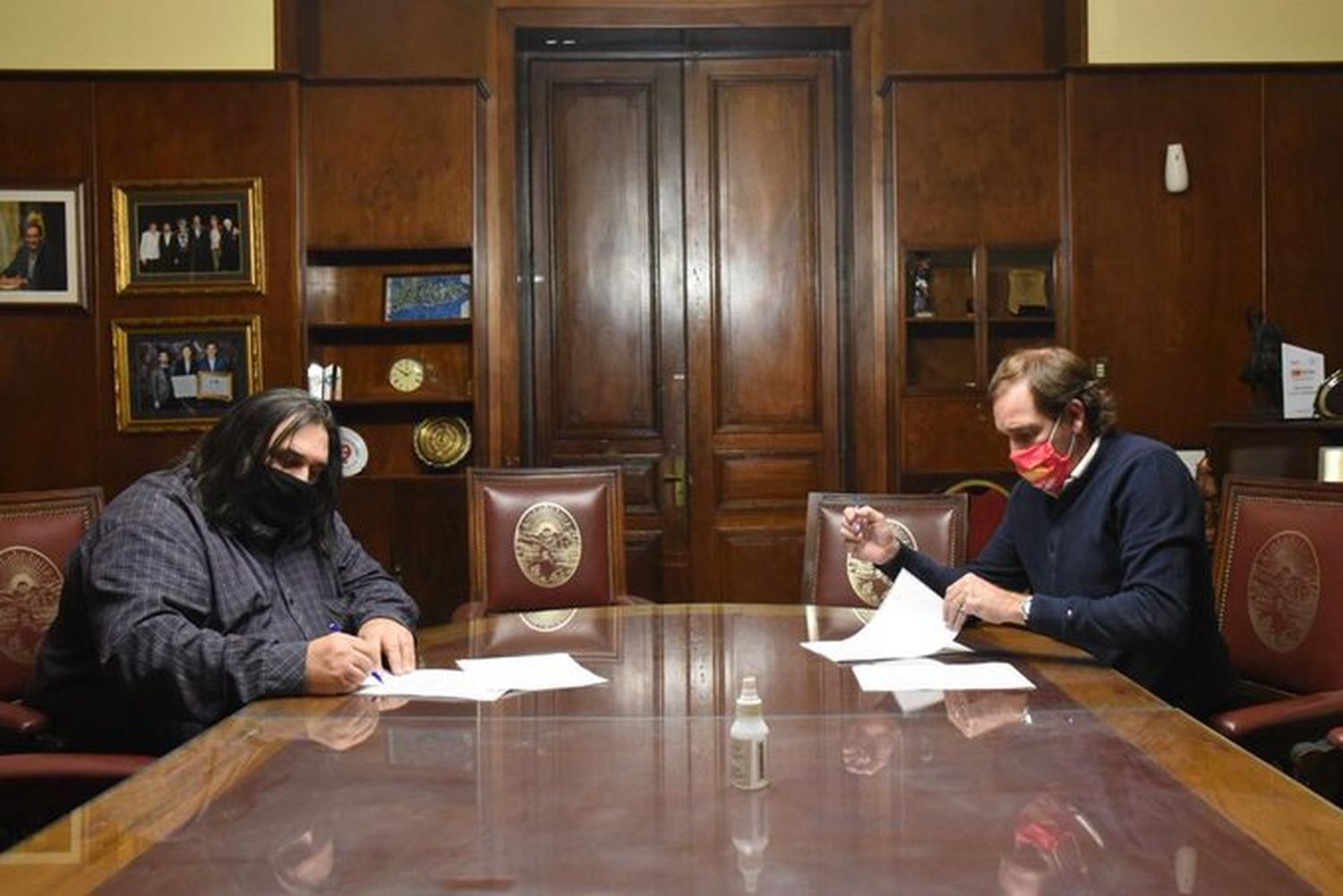 La Plata: Garro y Baradel firmaron un convenio para sumar 94 camas para pacientes con COVID-19