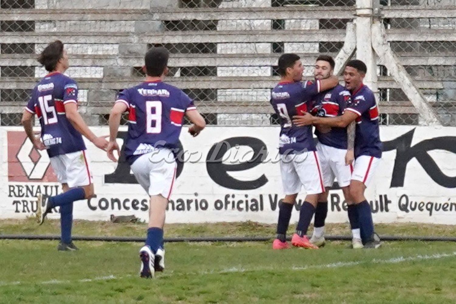 Del Valle venció a Rivadavia y alcanzó a Villa Díaz Vélez