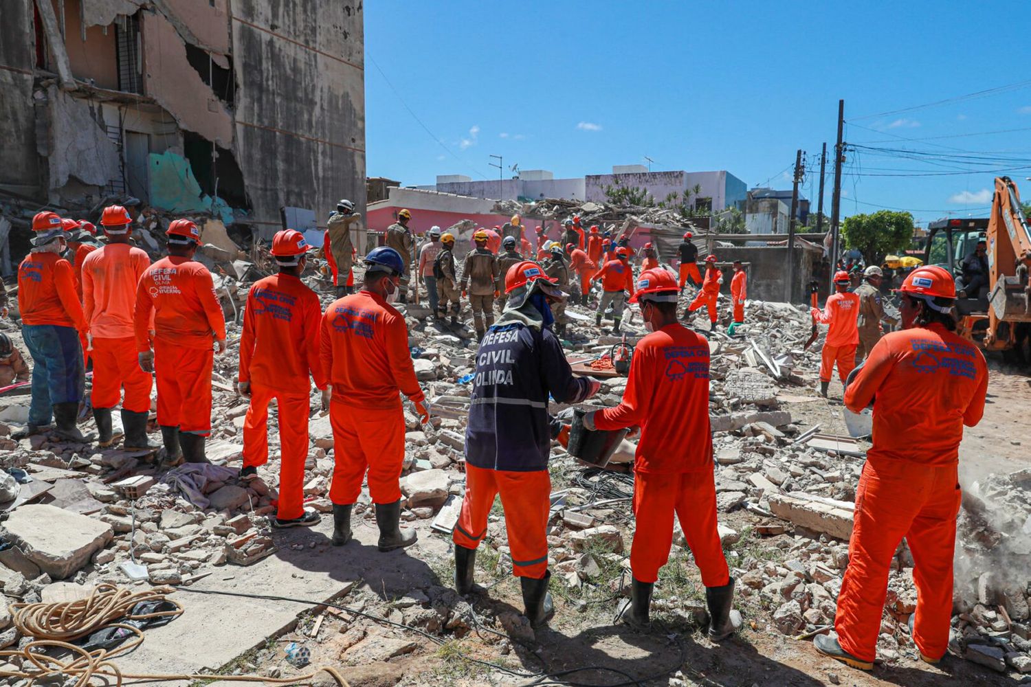 DESPLOME DE EDIFICIO en Brasil deja al menos seis fallecidos