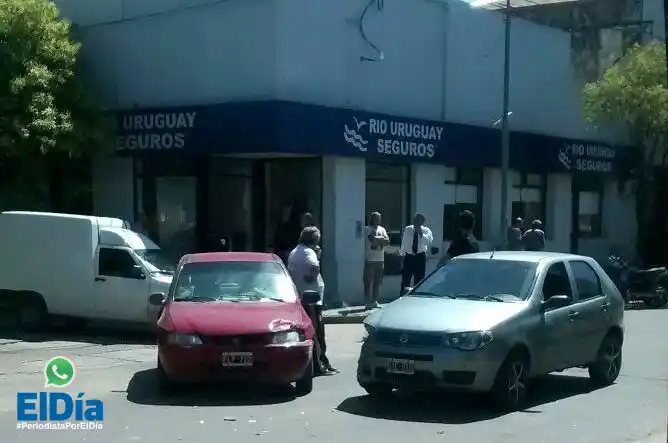 #PeriodistaPorElDía: choque en Urquiza y Nogoyá 