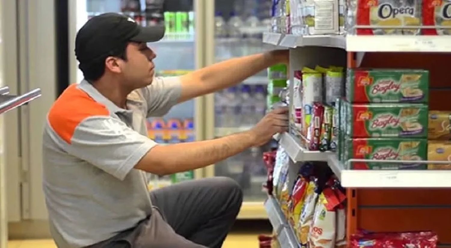 Comercio cerró un bono de $70 mil para trabajadores de supermercados