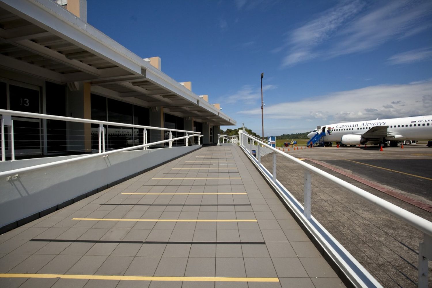 Honduras: daños por huracanes provocan que el aeropuerto de La Ceiba reemplace temporalmente al de San Pedro Sula