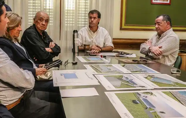 La Caja de Jubilaciones y el Municipio firmaron el convenio para construir una pileta semi olímpica