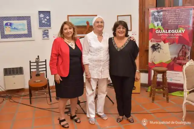 Reconocimientos, canciones, lectura y muestra obras  plásticas y fotográficas
