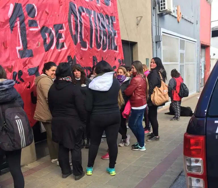 El Movimiento 1 de Octubre impide el ingreso a la sede de la Secretaría de Trabajo