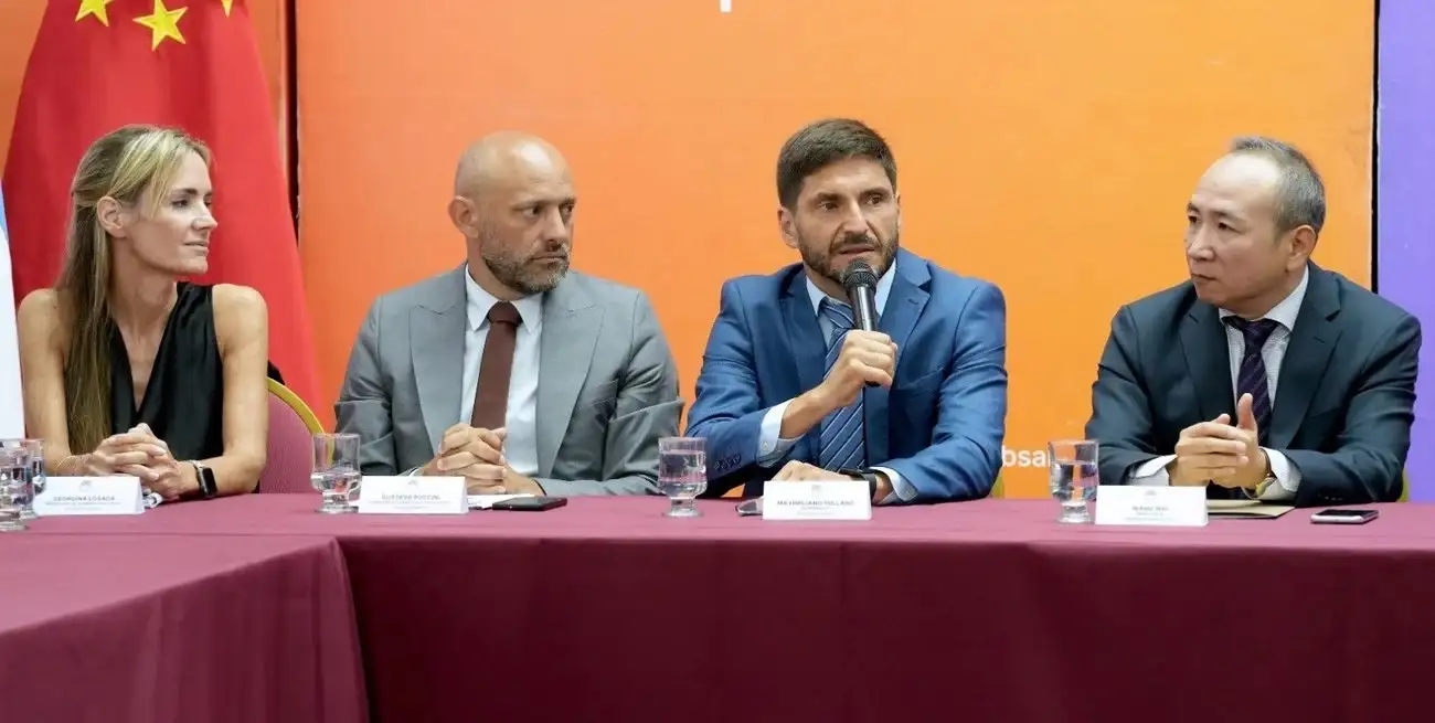 El ministro Puccini y la secretaria de Comercio Exterior, Georgina Losada, acompañaron a Pullaro en las reuniones con el embajador chino que estuvo en la provincia. Foto: Gobierno de Santa Fe