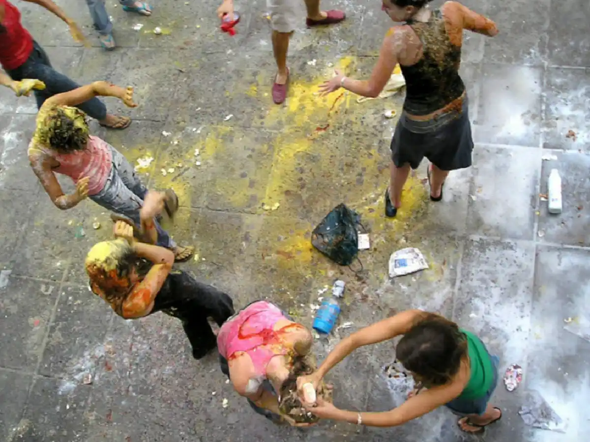 Proponen entregar cotillón para las recibidas en la UNC