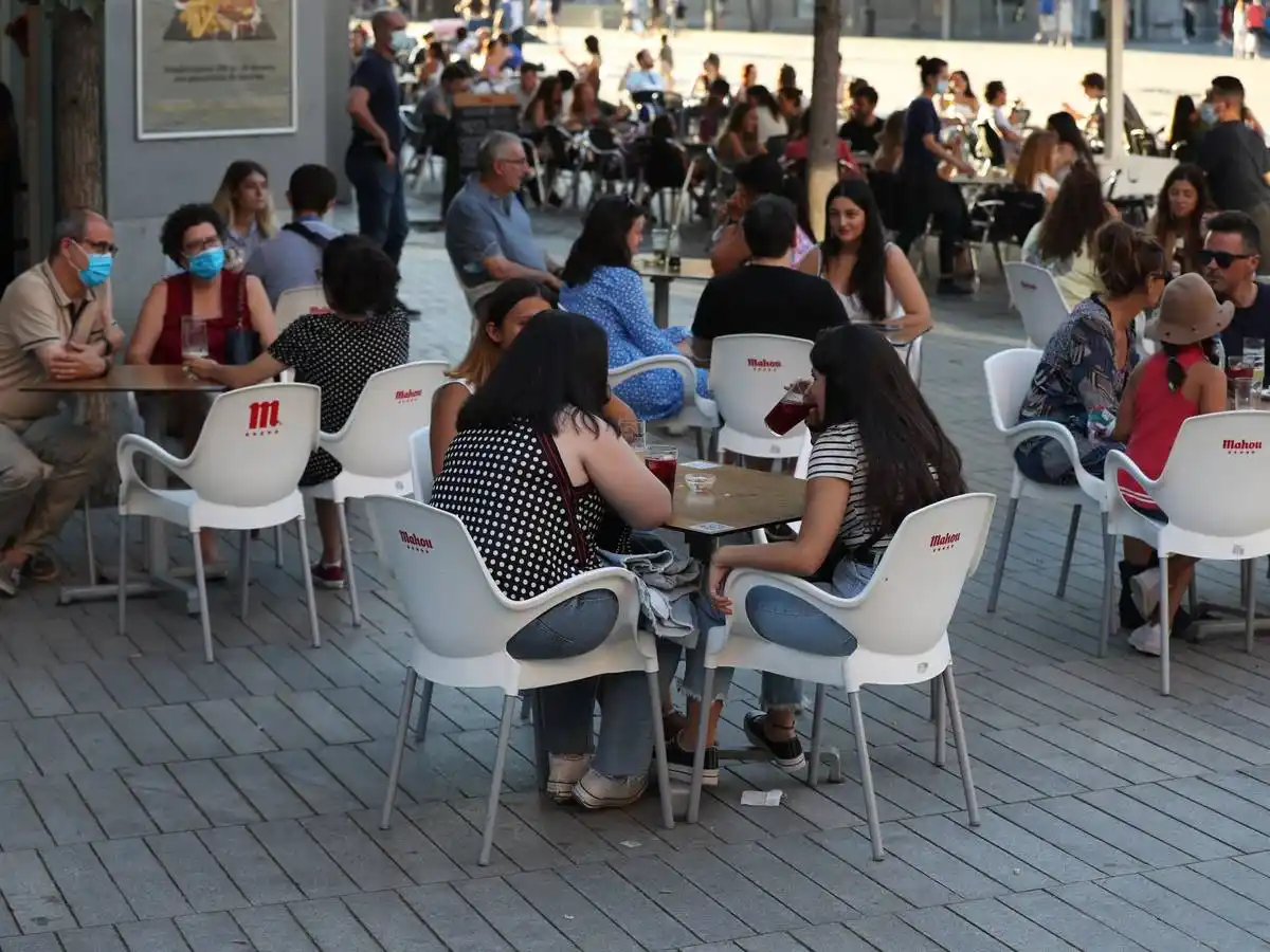 Coronavirus: la OMS aceptó que la transmisión del virus es principalmente por aire