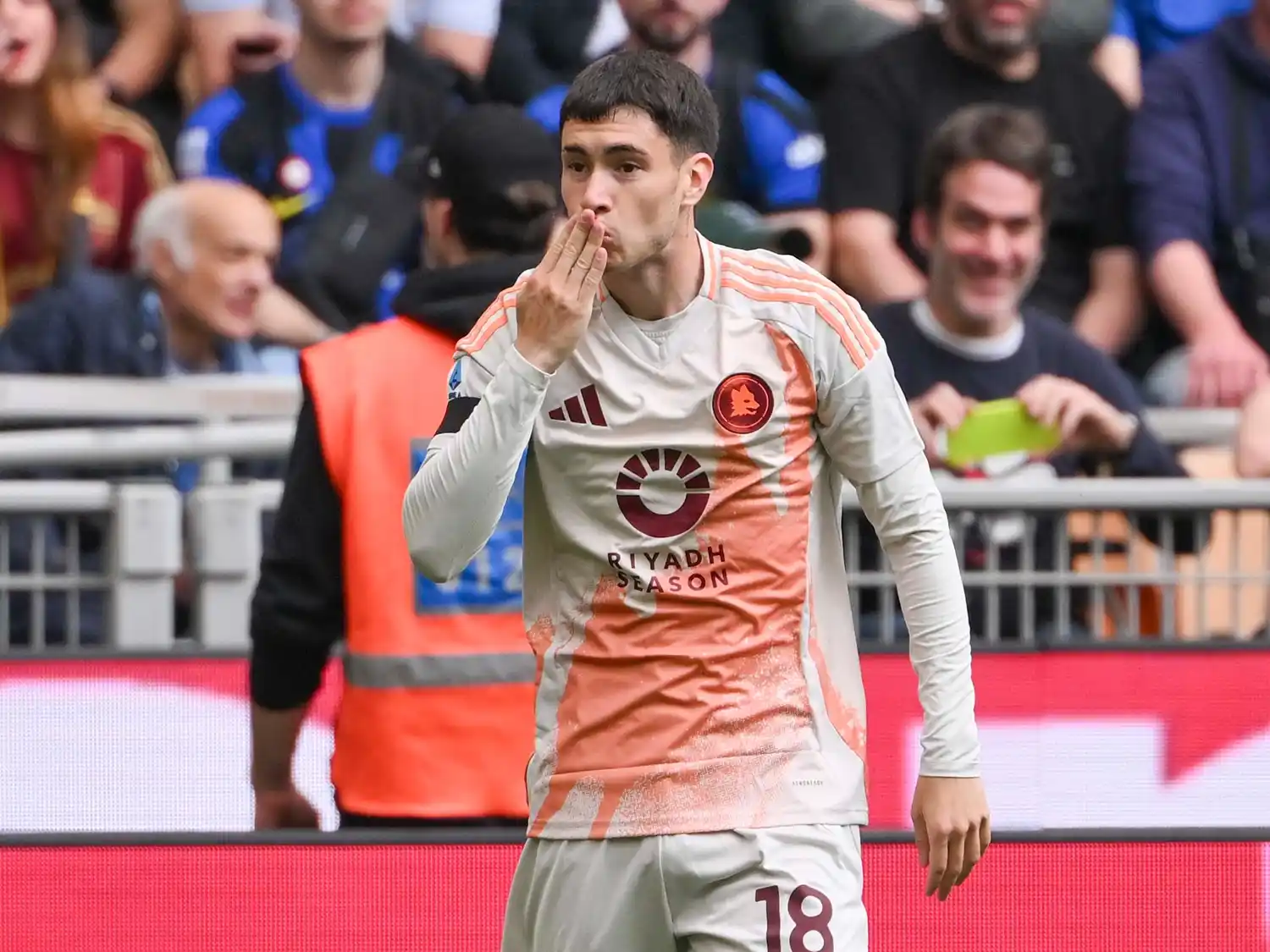 Matías Soulé celebrando el gol ante Inter (Foto: Roma)