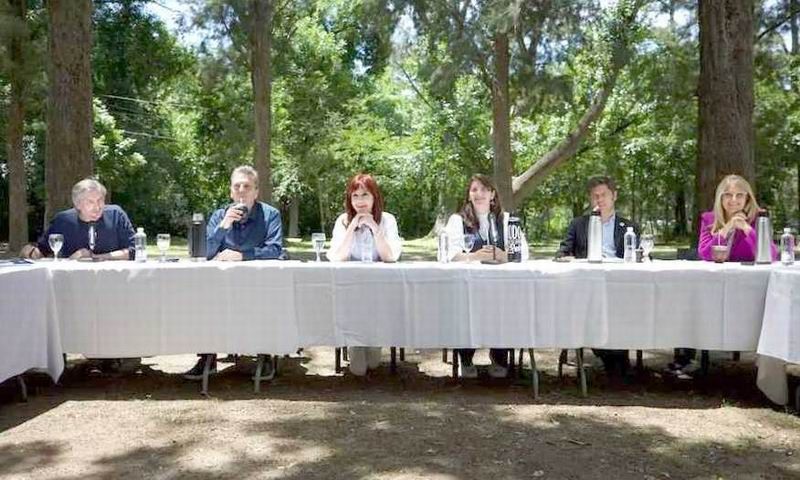 Cristina, Kicillof y Massa encabezaron una 
reunión de casi 4 horas del PJ bonaerense