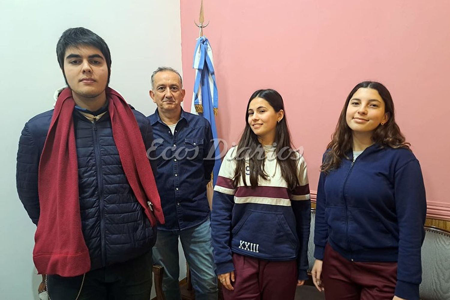 Cinco estudiantes destacados en un concurso científico