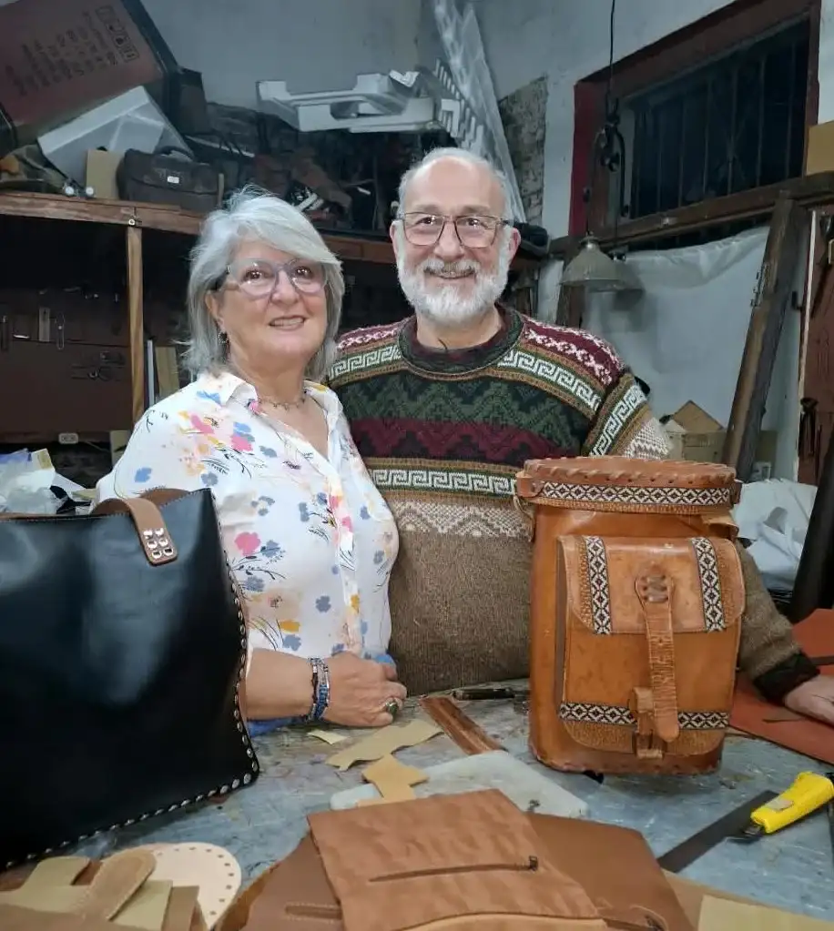 Nora y Julio en su taller-