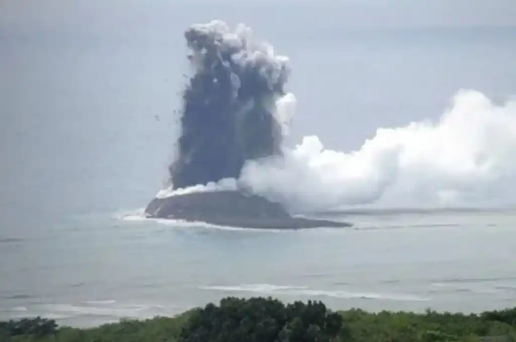 Un volcán submarino produjo la aparición de la nueva isla