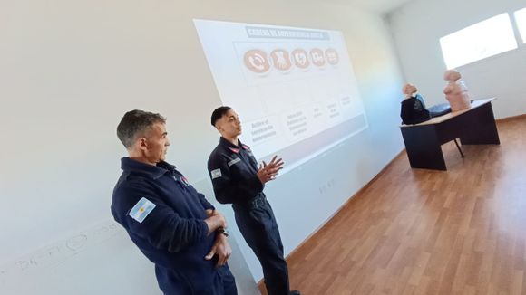Casa Taller concurrió a taller de RCP dictado por bomberos