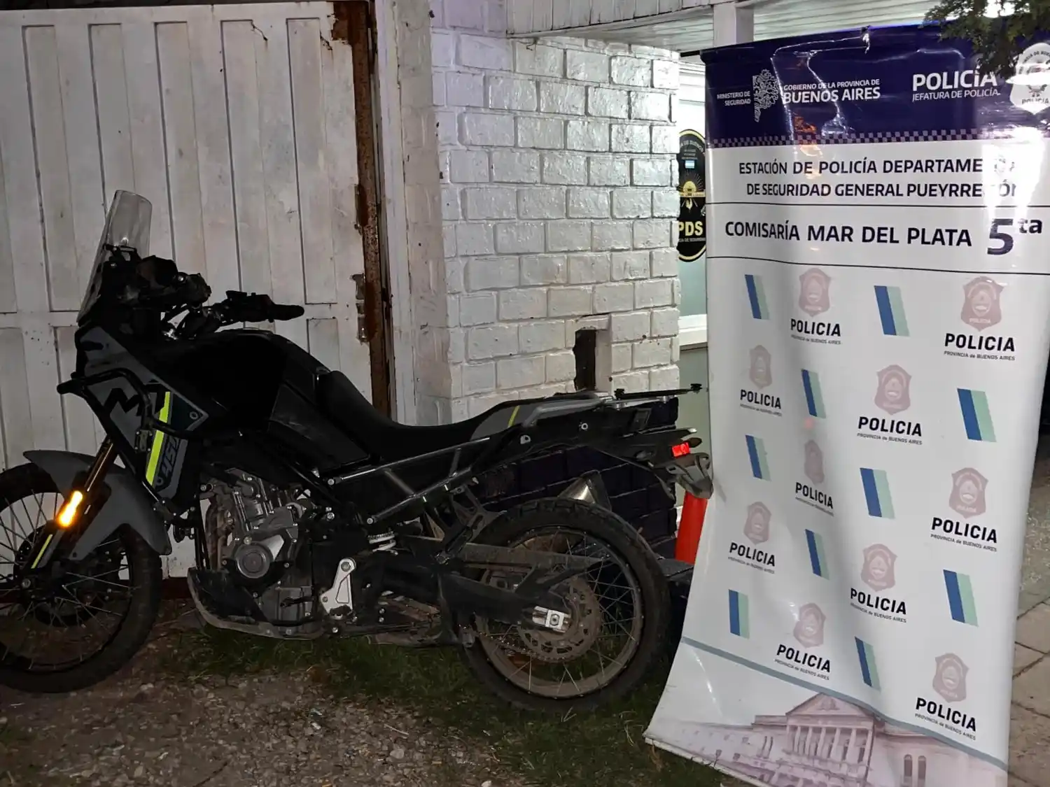 Por disposición de la Fiscalía de Flagrancia del Departamento Judicial Mar del Plata, se inició una causa por encubrimiento, se secuestró la motocicleta y el teléfono celular del imputado.