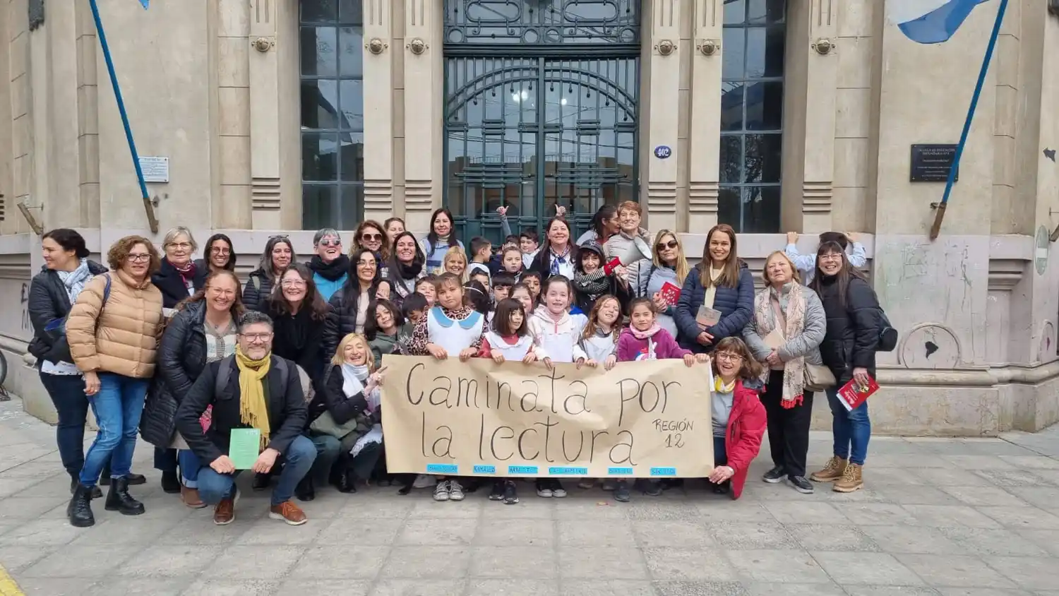 Caminata por la lectura: megáfono y libros para leer en la calle