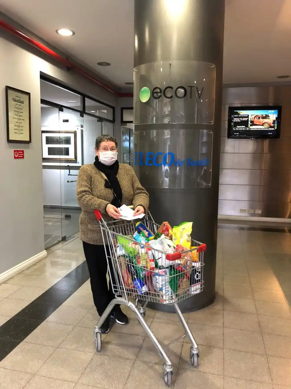 Entregamos otro carro repleto de mercadería