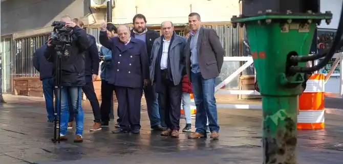 Arroyo recorrió la obra de remodelación de la peatonal