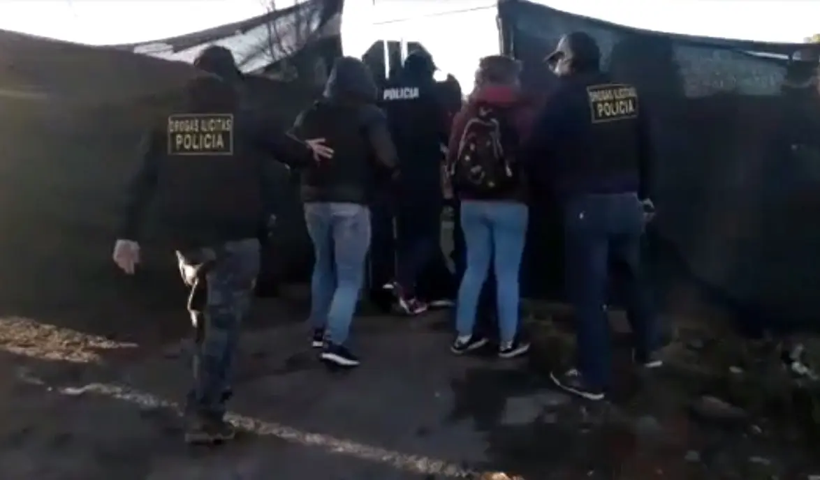 Continúa detenido el acusado de vender drogas en el predio de una cancha de fútbol infantil