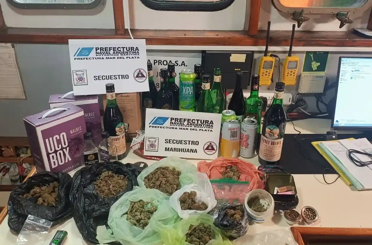 Durante el allanamiento, secuestraron marihuana y bebidas alcohólicas