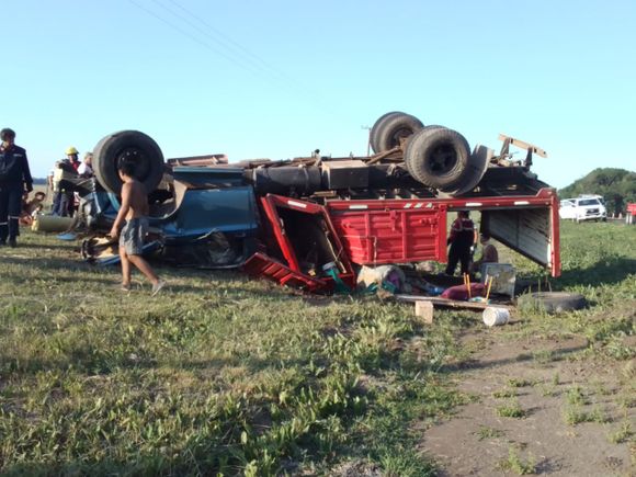 Accidente en Ruta 191: volcó un camión y hay varios heridos traslados al hospital