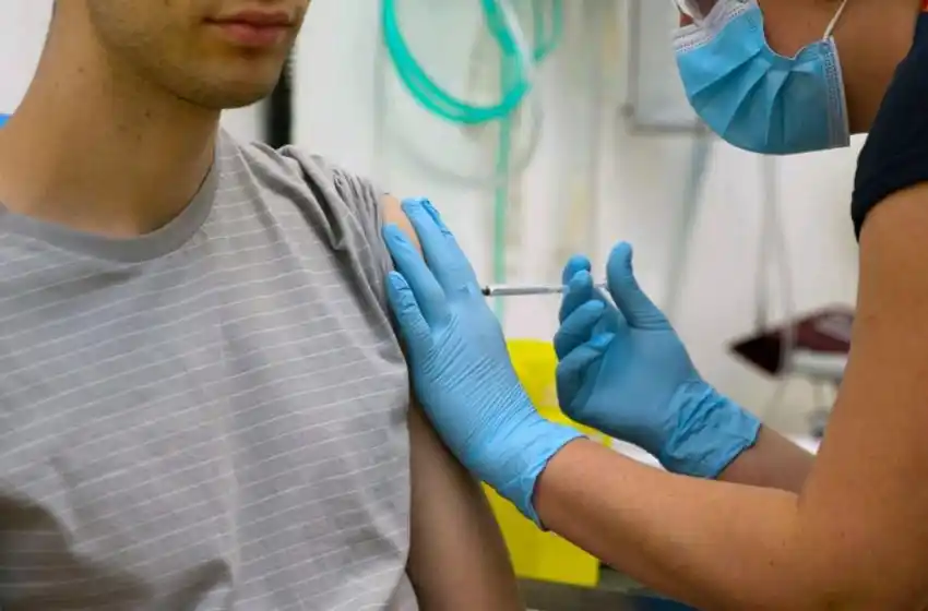 Vacunas contra el coronavirus: afirman que es conveniente prolongar el tiempo entre las dosis